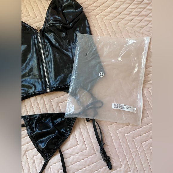 Sexy clothes - Picture 3 of 8